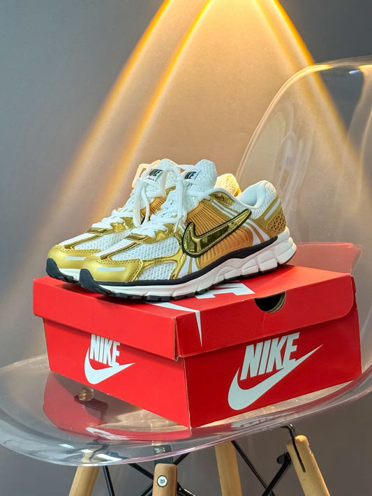 NIKE VOMERO 5