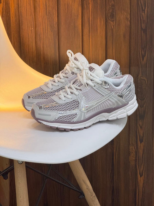 NIKE VOMERO 5